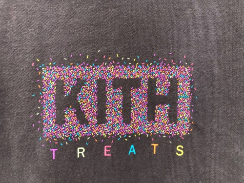 ストリートブランドのパーカー