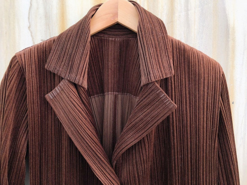 PLEATS PLEASEのプリーツプリーズ　イッセイミヤケ　ISSEY MIYAKE