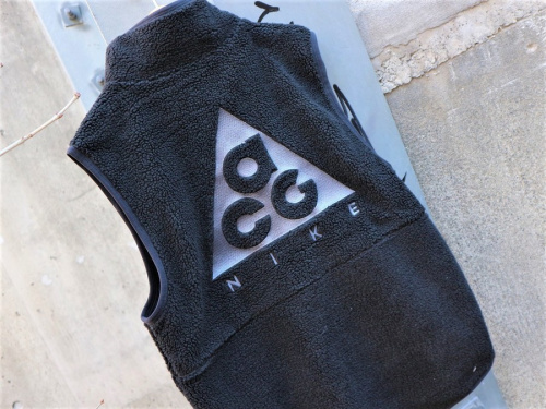 ストリートのナイキ