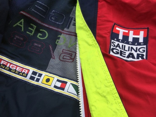 トミーヒルフィガーのナイロンジャケット