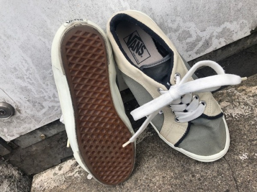 ヴァンズのローカットスニーカー