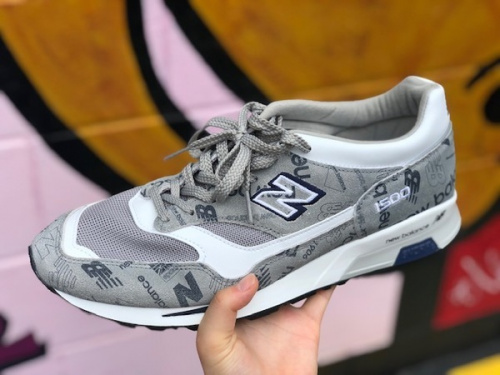 スニーカーの1500