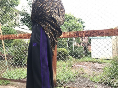 ニードルスのヒザデルワイドトラックパンツ