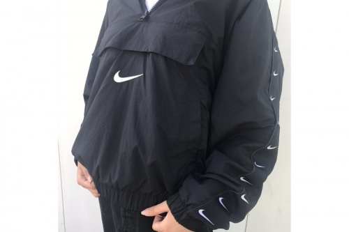 ナイキのスウォッシュウーブンジャケット