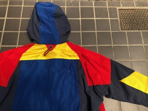 ホワイトマウンテニアリングのラグランブルゾン