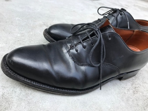 オールデンのプレーントゥシューズ