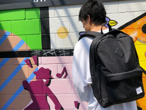 ストリートブランドのHerschel SUPPLY × KAWS