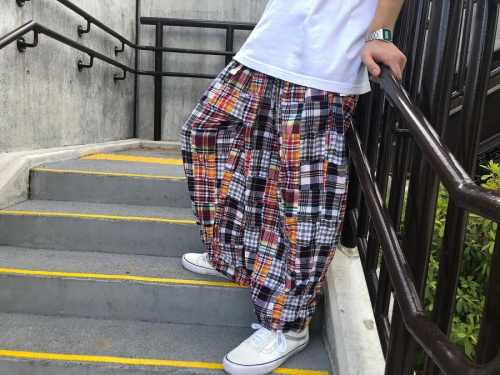 イズネスのワイドパンツ