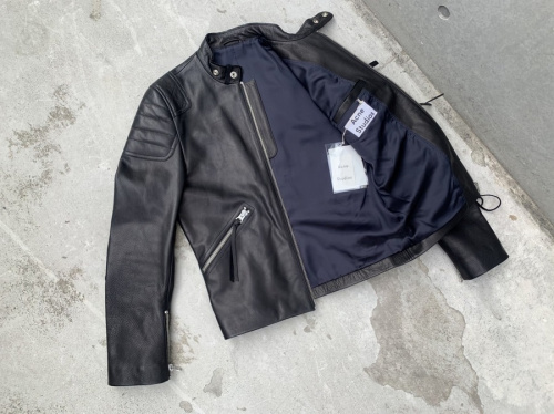 acne studiosのアクネストゥディオズ