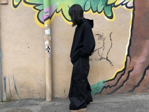 シンヤコヅカのバギーパンツ