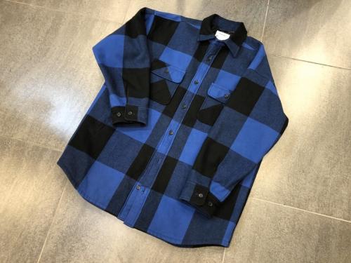 チェックシャツ