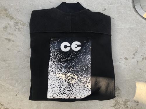 バックプリントフリースジャケットのフリース　ジャケット