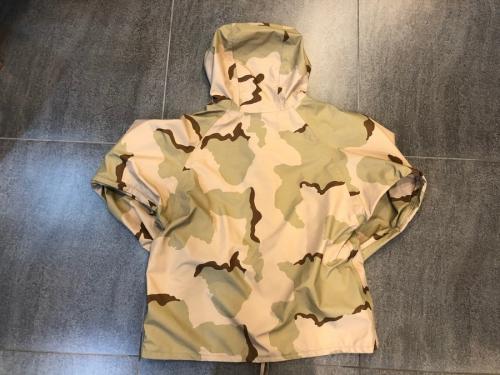 ゴアテックスパーカー　Large-Shortのデザートカモ