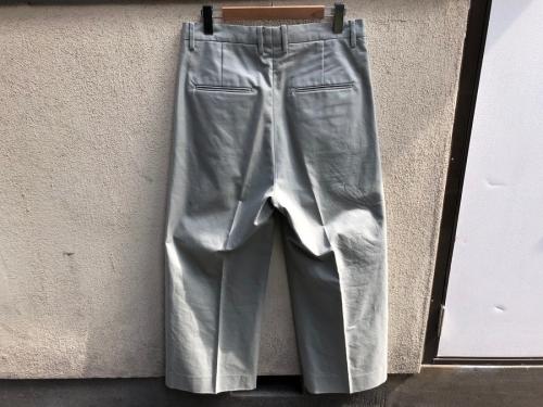 アンユーズドのワイドパンツ