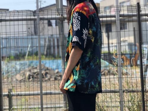 カラービーコンの総柄シャツ　アロハシャツ　半袖シャツ