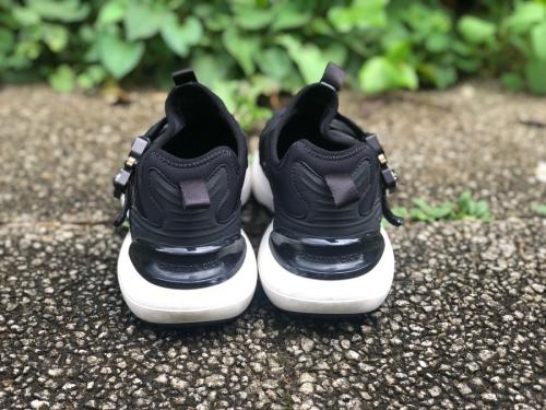 ローラーコースターバックルネオスニーカーのスニーカー　