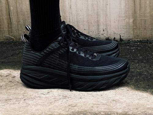 ホカオネオネのBONDI 6