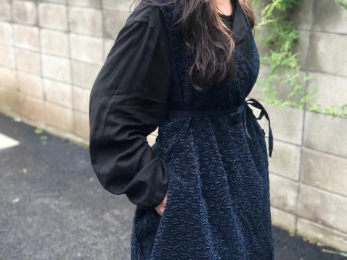 リトゥンアフターワーズのベルベット　スカラップ　フラワーパターン