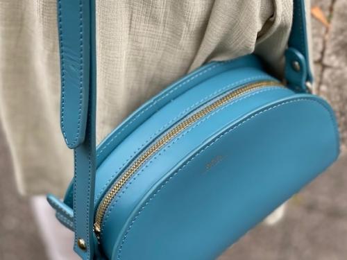 アーペーセーのSac Demi-Lune Mini