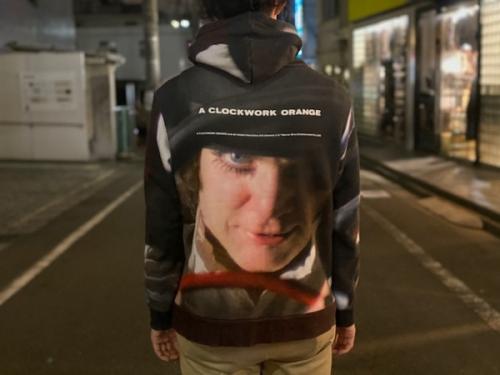 アンダーカバーのマルチプリントフーディー