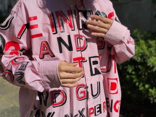 メゾン　マルジェラのレタープリントシャツ