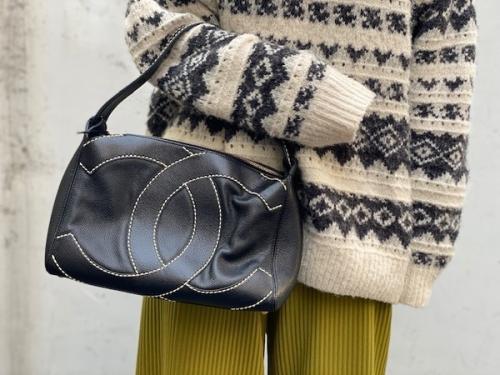 シャネルのワイドステッチココマークハンドバッグ