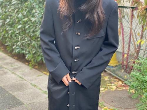 シワギャバ 角釦後ろ裾プリーツジャケット