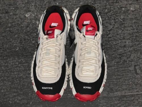 NIKE × UNDERCOVERのナイキ × アンダーカバー