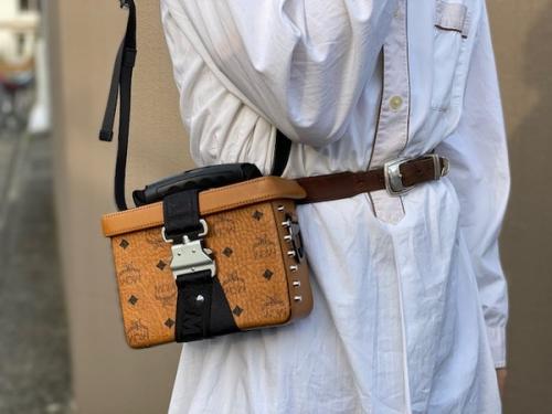 エムシーエムのStudded Box Tote Bag-Cognac