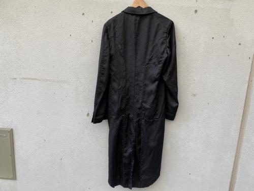 コムデギャルソンオムプリュスの燕尾ポリ縮コート