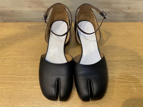 メゾンマルジェラ 22のタビアンクルストラップヒール