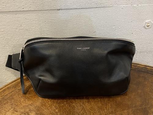 サンローランパリのクラシックソフフトカーフボディバッグバッグ
