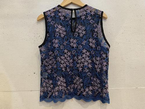 マメ クロゴウチのボタニカルレースブラウス