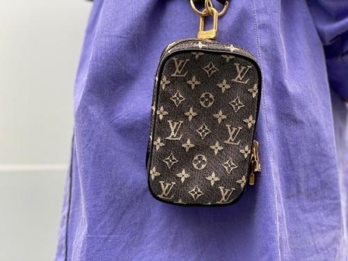 LOUIS VUITTON 　のルイ ヴィトン　