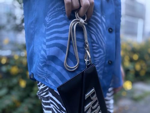 プラダのレザークラッチバッグ