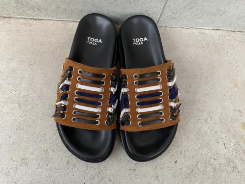 タンスウェードサンダルのTAN SUEDE