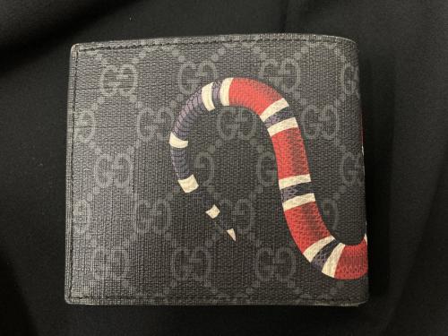 グッチのキングスネーク プリント GGスプリーム コインウォレット