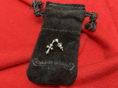 クロムハーツのドロップスタックCHクロス