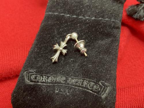 ドロップスタックCHクロスの下北 古着 クロム ピアス