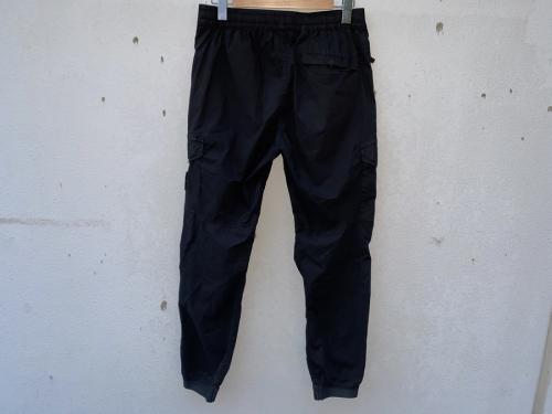 ストーンアイランドのコットンポプリンストレッチシャーリングテーパードカーゴパンツ