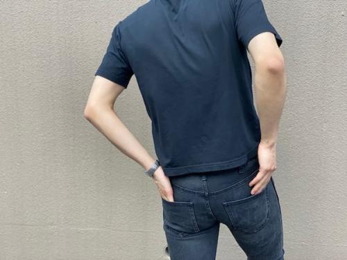 ディオールオム × カウズのBEE刺繍半袖Tシャツ