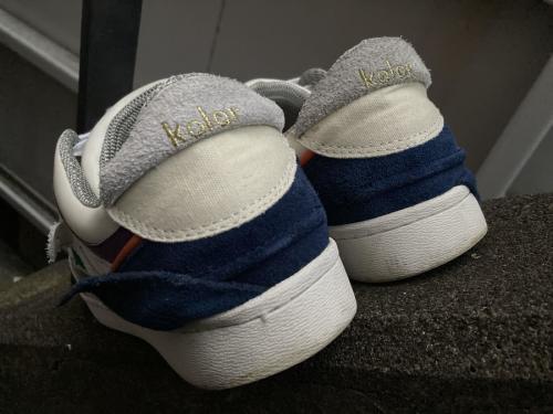 カラーの再構築スニーカー