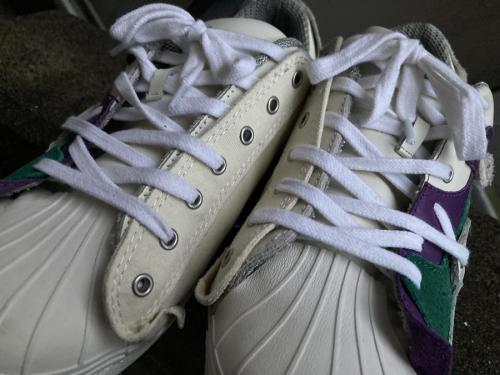 再構築スニーカーの下北沢 古着 レディース