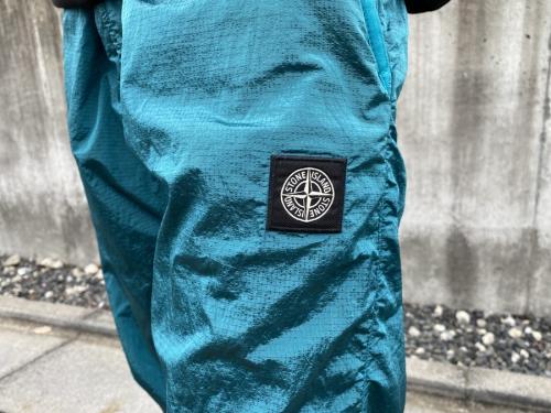 ストーンアイランドのナイロンメタルリップストップラウンジパンツ