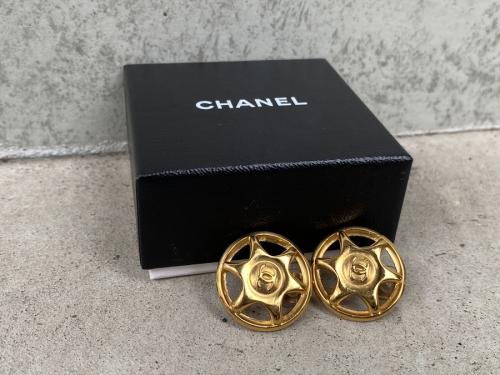 シャネルのココマークサークルスターイヤリング