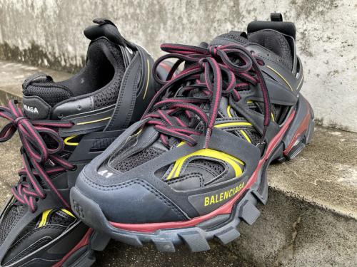 バレンシアガのトラックトレーナー