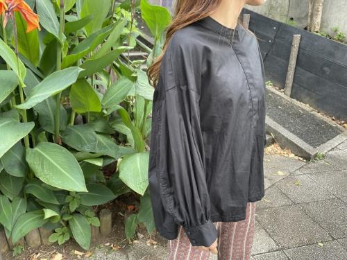 シンメのボリュームシャツ
