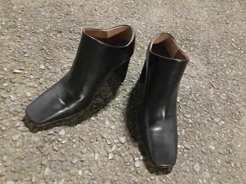 アリクスのレザーヒールパンプス