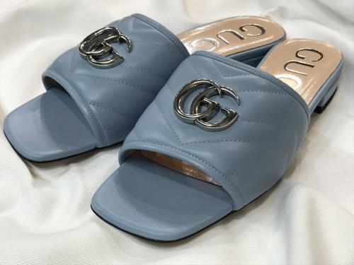 グッチのGGマーモントスライドサンダル