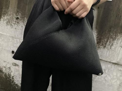 エムエムシックス メゾンマルジェラのジャパニーズネットメッシュバッグ